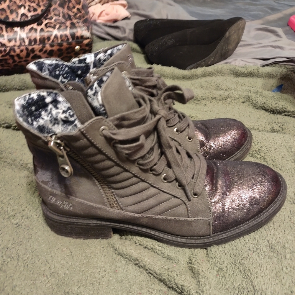 Combat boots